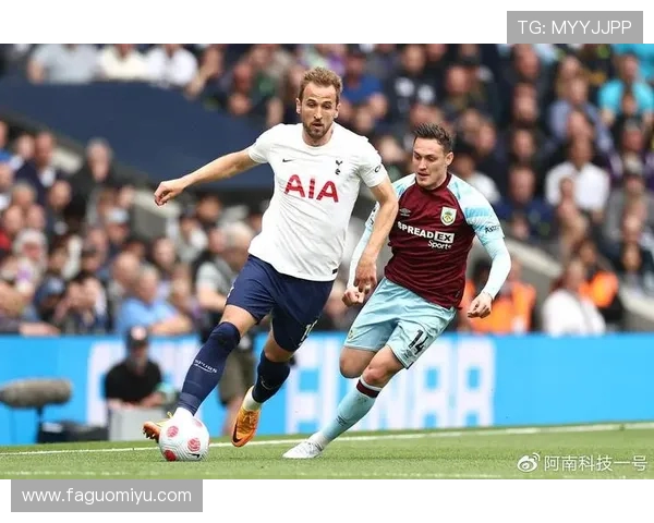 凯恩的传奇之路：从足球天才到全球偶像的崛起与挑战